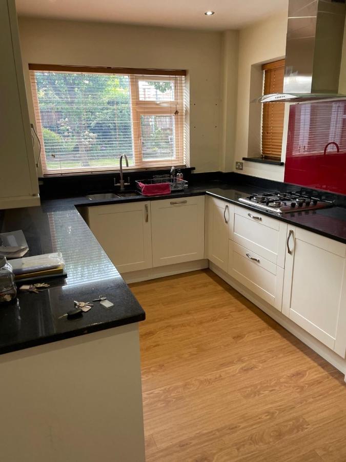 5 Bed House, 32 Tutbury Avenue, Cannon Park, Coventry, Cv4 7Bj Vila Exterior foto